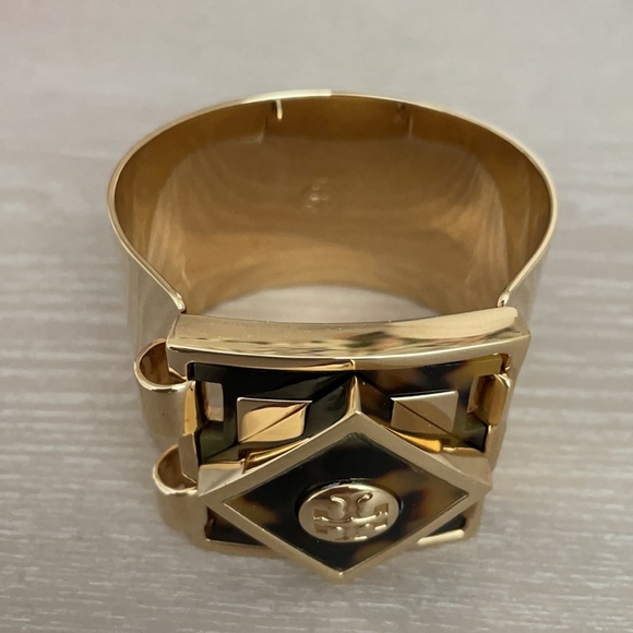 Tory Burch Tortoise shell and gold emblem cuff - Picture 3 of 16